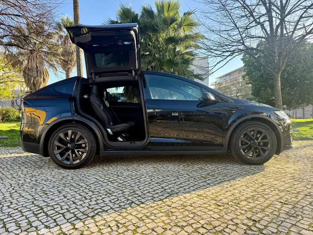 Tesla Model X 2023 - 81890 EUR, 49000 km - AUTO.MOTO.pt - 49000km - foto 15 de 47