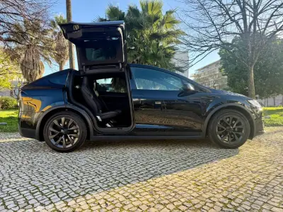 Tesla Model X 2023 - 81890 EUR, 49000 km - AUTO.MOTO.pt - 49000km - foto 15 de 47