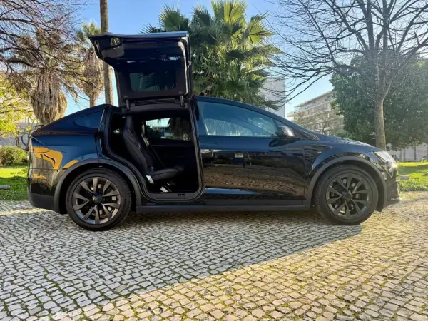 Tesla Model X 2023 - 81890 EUR, 49000 km - AUTO.MOTO.pt - 49000km - foto 15 de 47