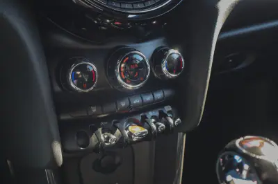 MINI One 2018 - 18980 EUR, 61420 km - AUTO.MOTO.pt - 61420km - foto 22 de 30