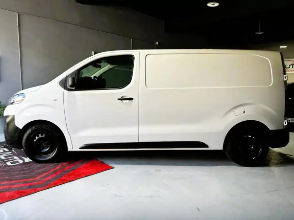 Opel Vivaro 2021 - 17000 EUR, 188500 km - AUTO.MOTO.pt - 188500km - foto 2 de 30