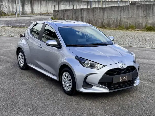 Toyota Yaris 2023 - 17990 EUR, 22000 km - AUTO.MOTO.pt - 22000km - foto 2 de 28