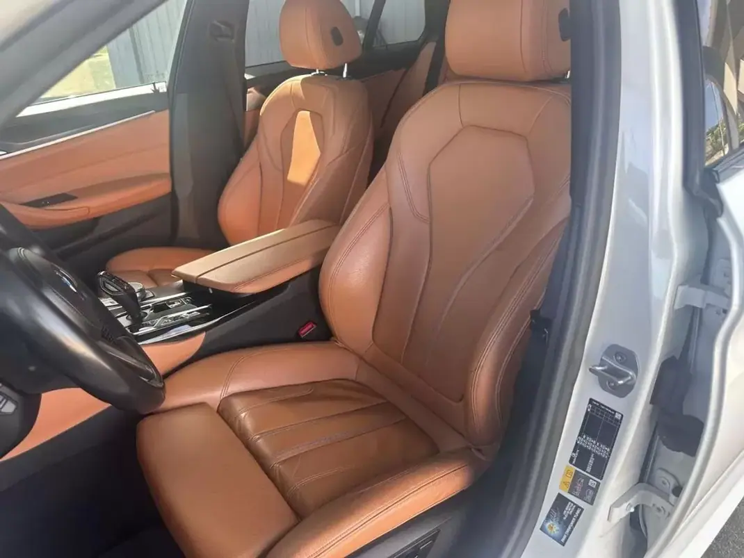 BMW 530e 2021 - 33900 EUR, 101252 km - AUTO.MOTO.pt - 101252km - foto 13 de 28