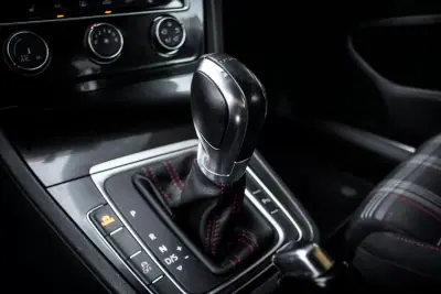 Volkswagen Golf 2015 - 24990 EUR, 83192 km - AUTO.MOTO.pt - 83192km - foto 22 de 45