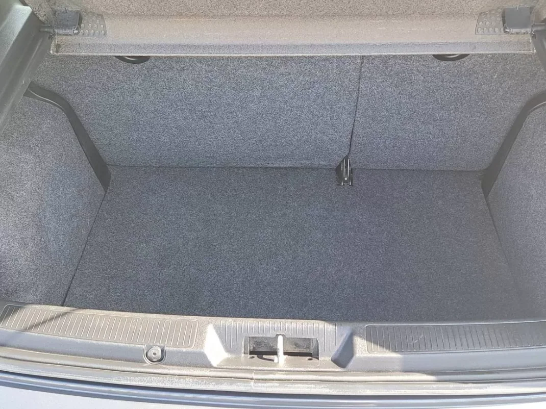 Fiat Punto 2017 - 8900 EUR, 69772 km - AUTO.MOTO.pt - 69772km - foto 38 de 39