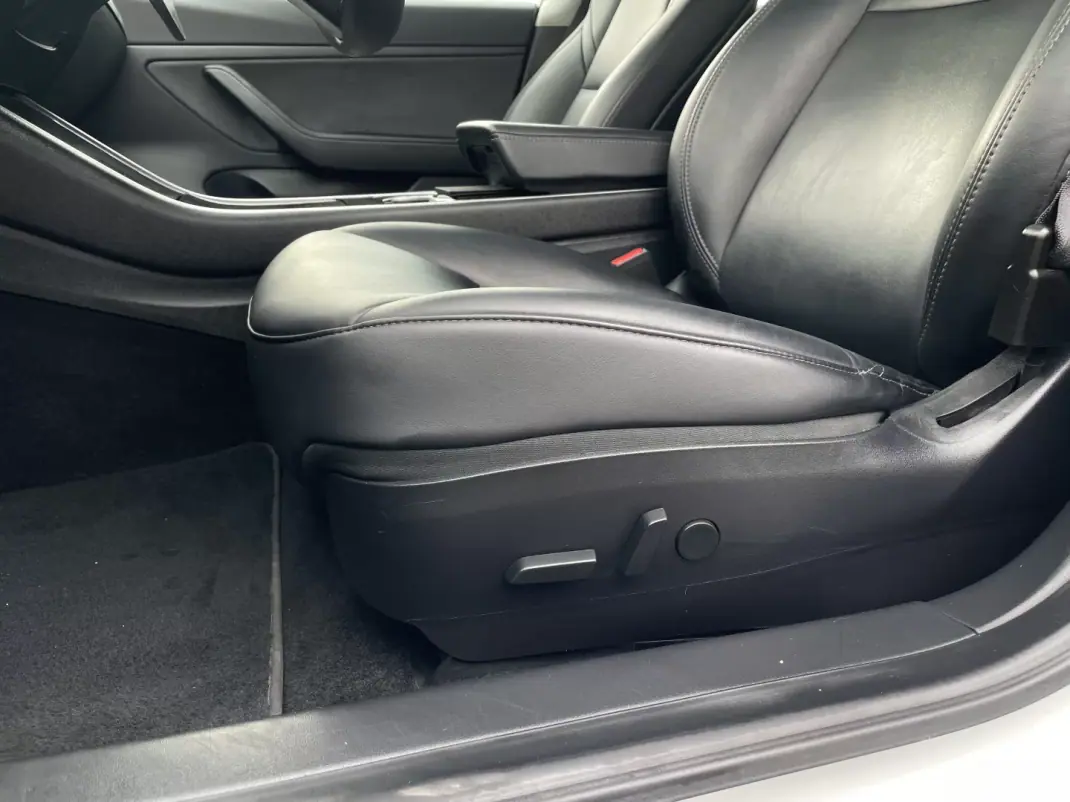 Tesla Model 3 2020 - 25995 EUR, 80043 km - AUTO.MOTO.pt - 80043km - foto 33 de 43