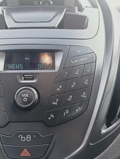 Ford Transit Courier 2020 - 10990 EUR, 129167 km - AUTO.MOTO.pt - 129167km - foto 42 de 52