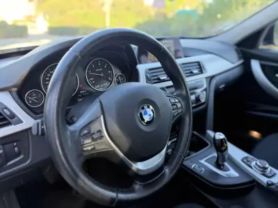 BMW 320 2017 - 16699 EUR, 170000 km - AUTO.MOTO.pt - 170000km - foto 15 de 19