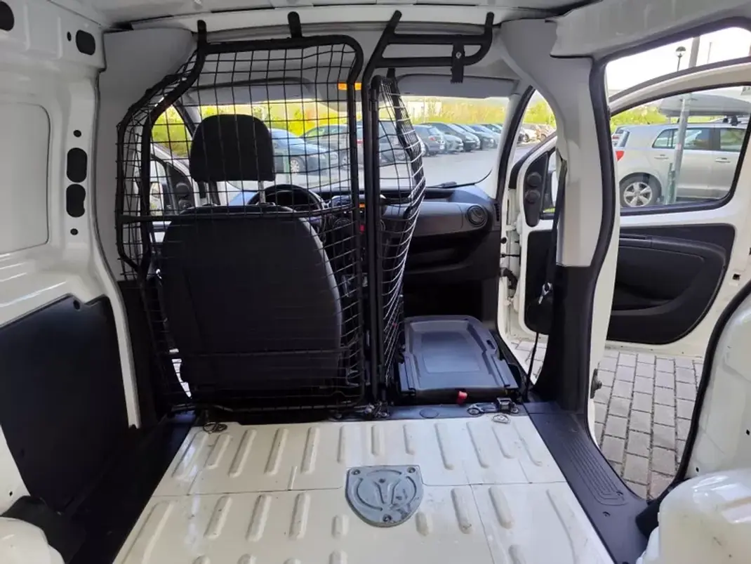 Citroën Nemo 1.3 HDI IVA DEDUTIVEL PACK CLIM 2017 - 8980 EUR, 79000 km - AUTO.MOTO.pt - 79000km - foto 4 de 24