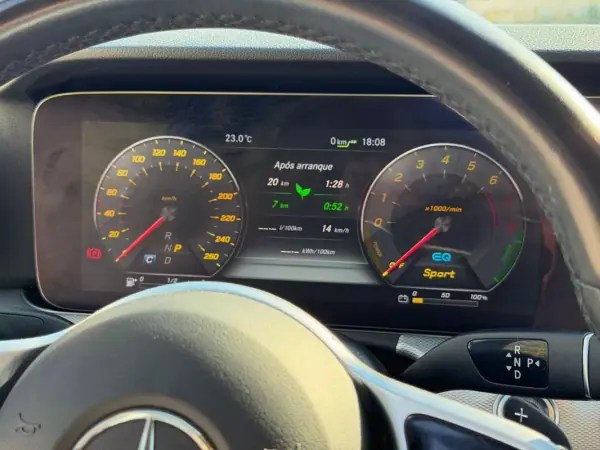 Mercedes-Benz E 300 2019 - 25900 EUR, 138000 km - AUTO.MOTO.pt - 138000km - foto 3 de 33