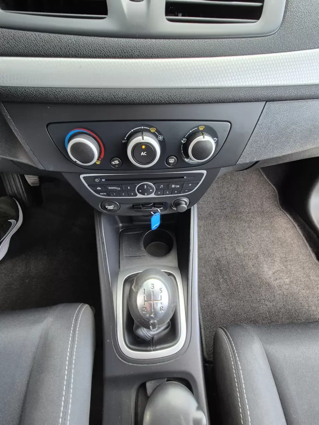 Renault Mégane 2010 - 9950 EUR, 148000 km - AUTO.MOTO.pt - 148000km - foto 23 de 26