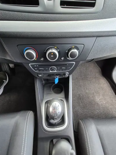 Renault Mégane 2010 - 9950 EUR, 148000 km - AUTO.MOTO.pt - 148000km - foto 23 de 26