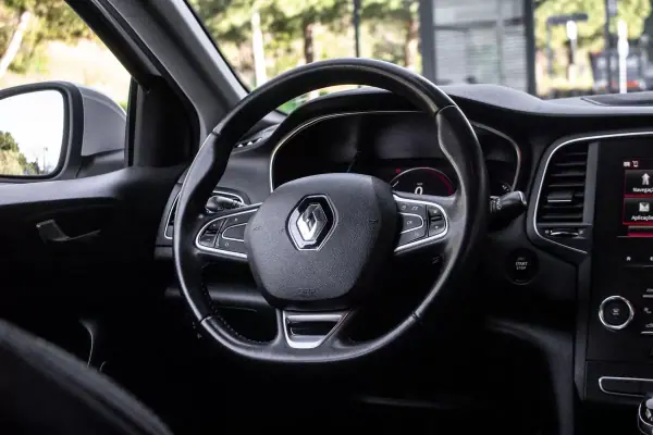 Renault Mégane 2019 - 9870 EUR, 301536 km - AUTO.MOTO.pt - 301536km - foto 30 de 38