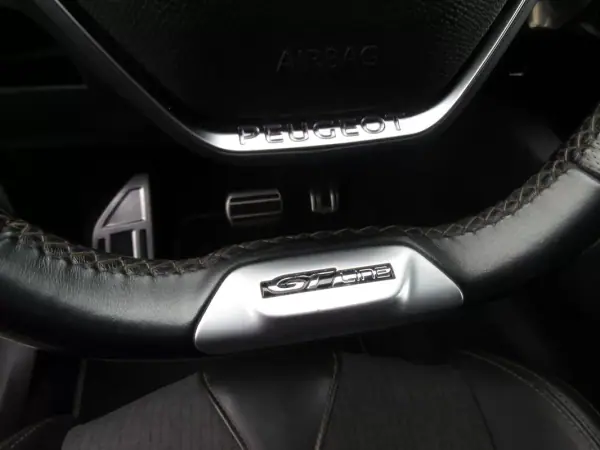 Peugeot 3008 2017 - 16990 EUR, 209000 km - AUTO.MOTO.pt - 209000km - foto 42 de 48