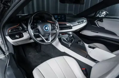 BMW i8 2015 - 69000 EUR, 91500 km - AUTO.MOTO.pt - 91500km - foto 6 de 17