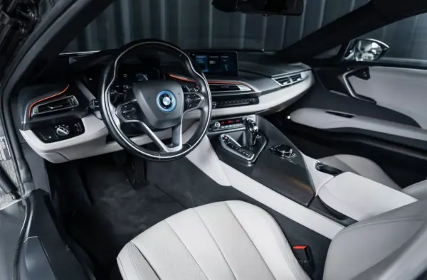 BMW i8 2015 - 69000 EUR, 91500 km - AUTO.MOTO.pt - 91500km - foto 6 de 17