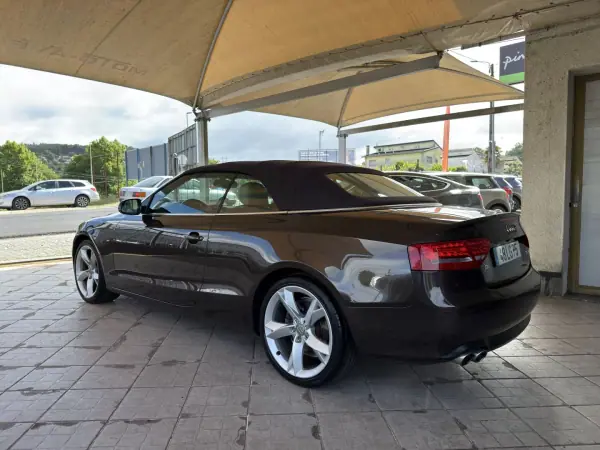 Audi A5 Cabrio 2011 - 14950 EUR, 274529 km - AUTO.MOTO.pt - 274529km - foto 5 de 37