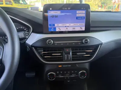 Ford Focus 2019 - 16900 EUR, 25404 km - AUTO.MOTO.pt - 25404km - foto 10 de 16