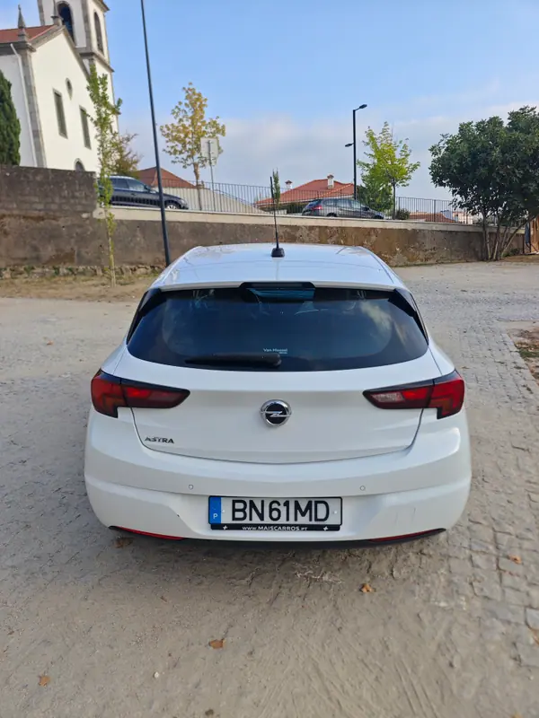 Opel Astra 2020 - 12000 EUR, 118000 km - AUTO.MOTO.pt - 118000km - foto 5 de 15