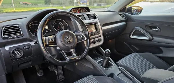 Volkswagen Scirocco 2015 - 18999 EUR, 160000 km - AUTO.MOTO.pt - 160000km - foto 6 de 18