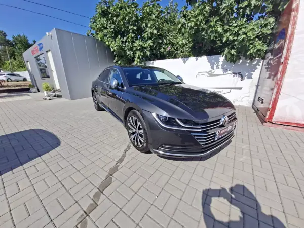 Volkswagen Arteon 2019 - 24750 EUR, 92519 km - AUTO.MOTO.pt - 92519km - foto 41 de 42