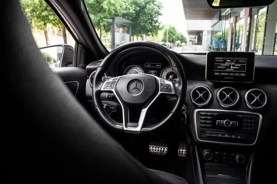Mercedes-Benz A 180 2015 - 13990 EUR, 263650 km - AUTO.MOTO.pt - 263650km - foto 29 de 34