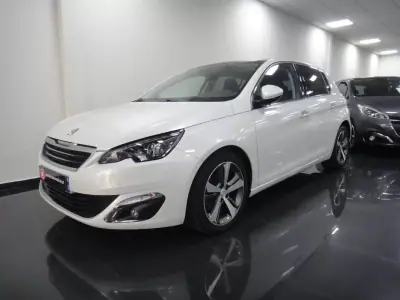 Peugeot 308 2016 - 10500 EUR, 136000 km - AUTO.MOTO.pt - 136000km - foto 1 de 26