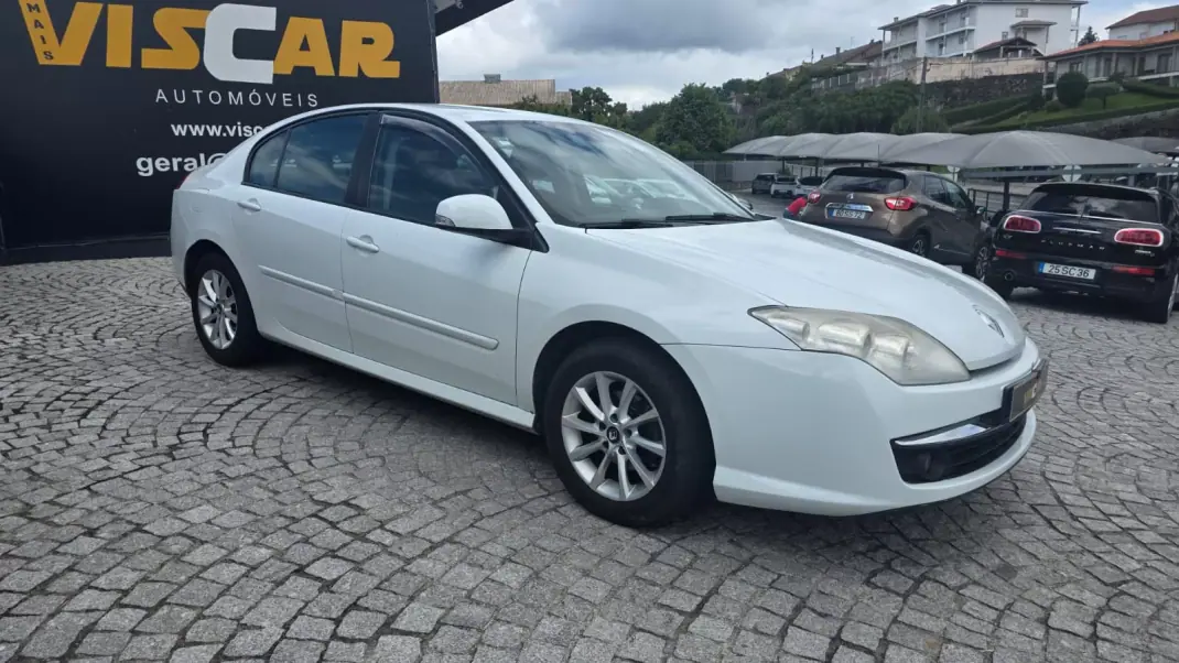 Renault Laguna 2007 - 4490 EUR, 213000 km - AUTO.MOTO.pt - 213000km - foto 6 de 16