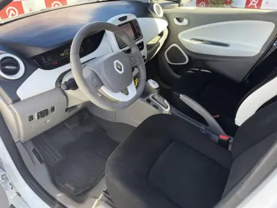 Renault Zoe 2018 - 11490 EUR, 75380 km - AUTO.MOTO.pt - 75380km - foto 8 de 19