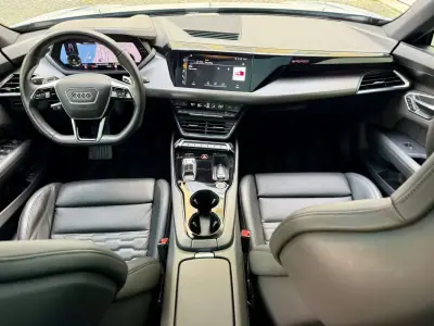 Audi e-tron GT 2022 - 57790 EUR, 82950 km - AUTO.MOTO.pt - 82950km - foto 10 de 55
