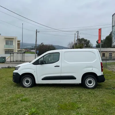 Peugeot PARTNER GIRAFON 2020 - 13900 EUR, 63682 km - AUTO.MOTO.pt - 63682km - foto 2 de 12
