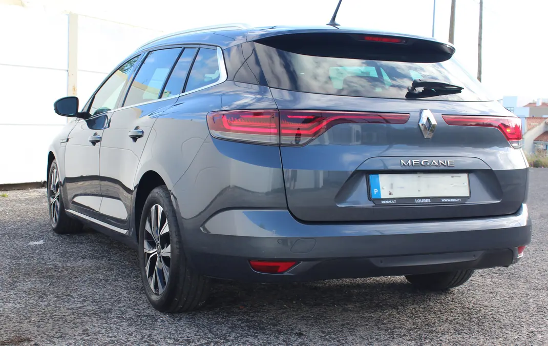 Renault Mégane Sport Tourer 2021 - 14490 EUR, 95250 km - AUTO.MOTO.pt - 95250km - foto 4 de 10