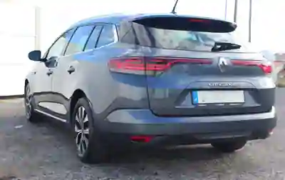 Renault Mégane Sport Tourer 2021 - 14490 EUR, 95250 km - AUTO.MOTO.pt - 95250km - foto 4 de 10