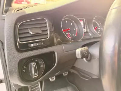 Volkswagen Golf 2016 - 21990 EUR, 142928 km - AUTO.MOTO.pt - 142928km - foto 21 de 23