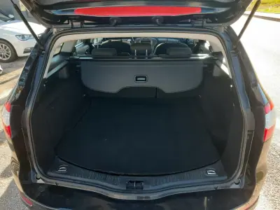 Ford Mondeo SW 2010 - 7400 EUR, 217000 km - AUTO.MOTO.pt - 217000km - foto 12 de 33