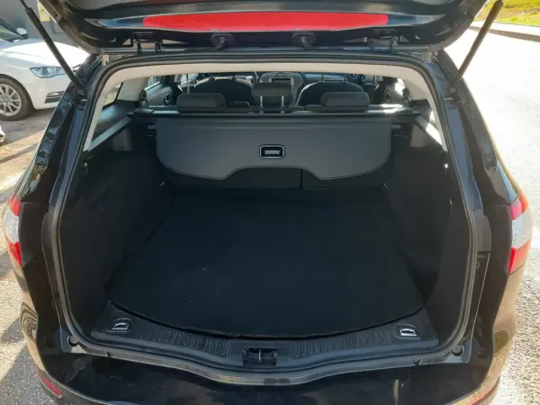 Ford Mondeo SW 2010 - 7400 EUR, 217000 km - AUTO.MOTO.pt - 217000km - foto 12 de 33