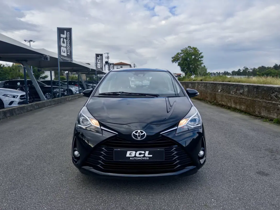Toyota Yaris 2017 - 11990 EUR, 103000 km - AUTO.MOTO.pt - 103000km - foto 2 de 39