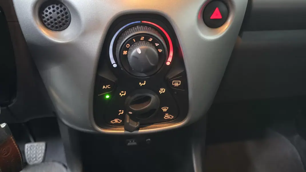 Citroën C1 2016 - 8990 EUR, 84000 km - AUTO.MOTO.pt - 84000km - foto 10 de 25