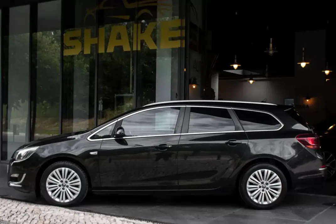 Opel Astra Sports Tourer 2013 - 6490 EUR, 240124 km - AUTO.MOTO.pt - 240124km - foto 4 de 30