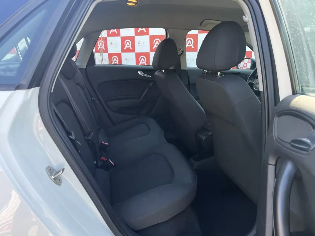 Audi A1 Sportback 2013 - 10990 EUR, 275155 km - AUTO.MOTO.pt - 275155km - foto 18 de 19
