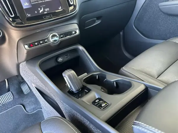Volvo XC 40 2020 - 29900 EUR, 68976 km - AUTO.MOTO.pt - 68976km - foto 23 de 35
