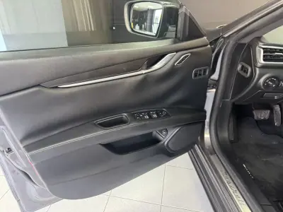 Maserati Ghibli 2014 - 31000 EUR, 226000 km - AUTO.MOTO.pt - 226000km - foto 25 de 47