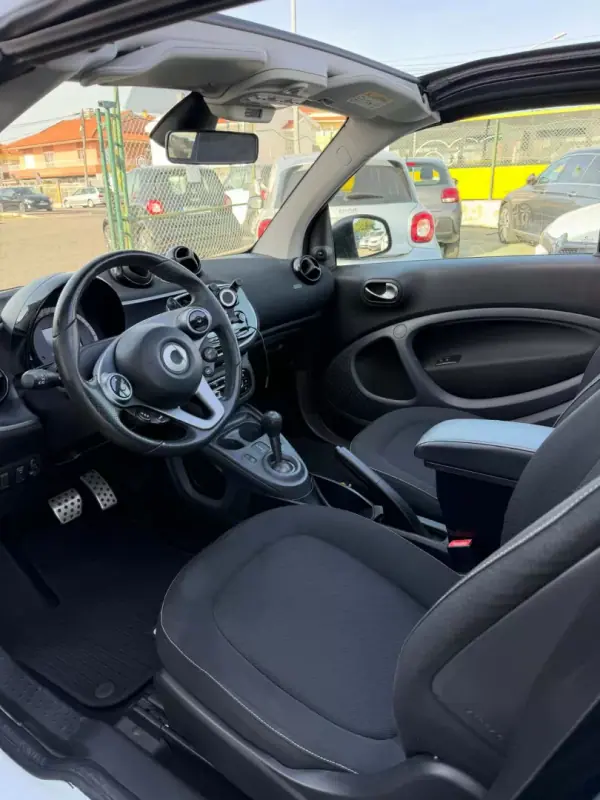 Smart Fortwo Cabrio 2017 - 14480 EUR, 62000 km - AUTO.MOTO.pt - 62000km - foto 3 de 14