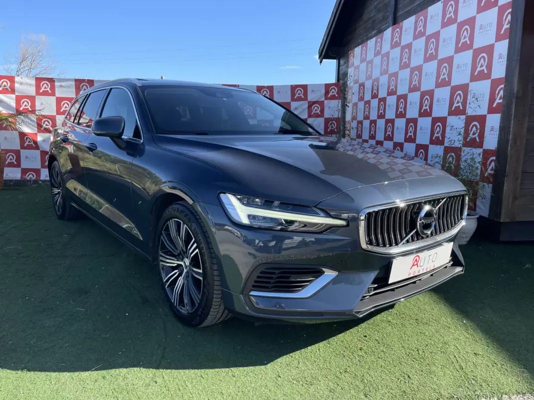 Volvo V60 2021 - 29990 EUR, 96190 km - AUTO.MOTO.pt - 96190km - foto 1 de 28