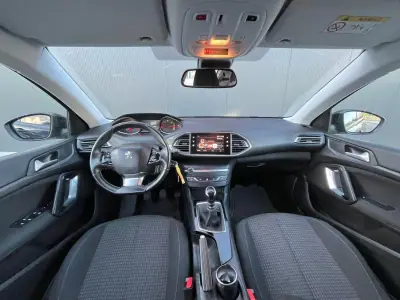 Peugeot 308 2019 - 10900 EUR, 131000 km - AUTO.MOTO.pt - 131000km - foto 14 de 27