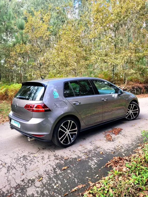 Volkswagen Golf 2015 - 16990 EUR, 218000 km - AUTO.MOTO.pt - 218000km - foto 10 de 25