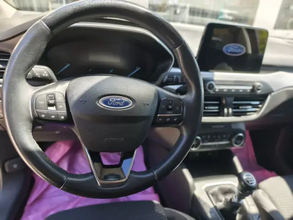 Ford Focus SW 2019 - 17900 EUR, 98000 km - AUTO.MOTO.pt - 98000km - foto 8 de 13