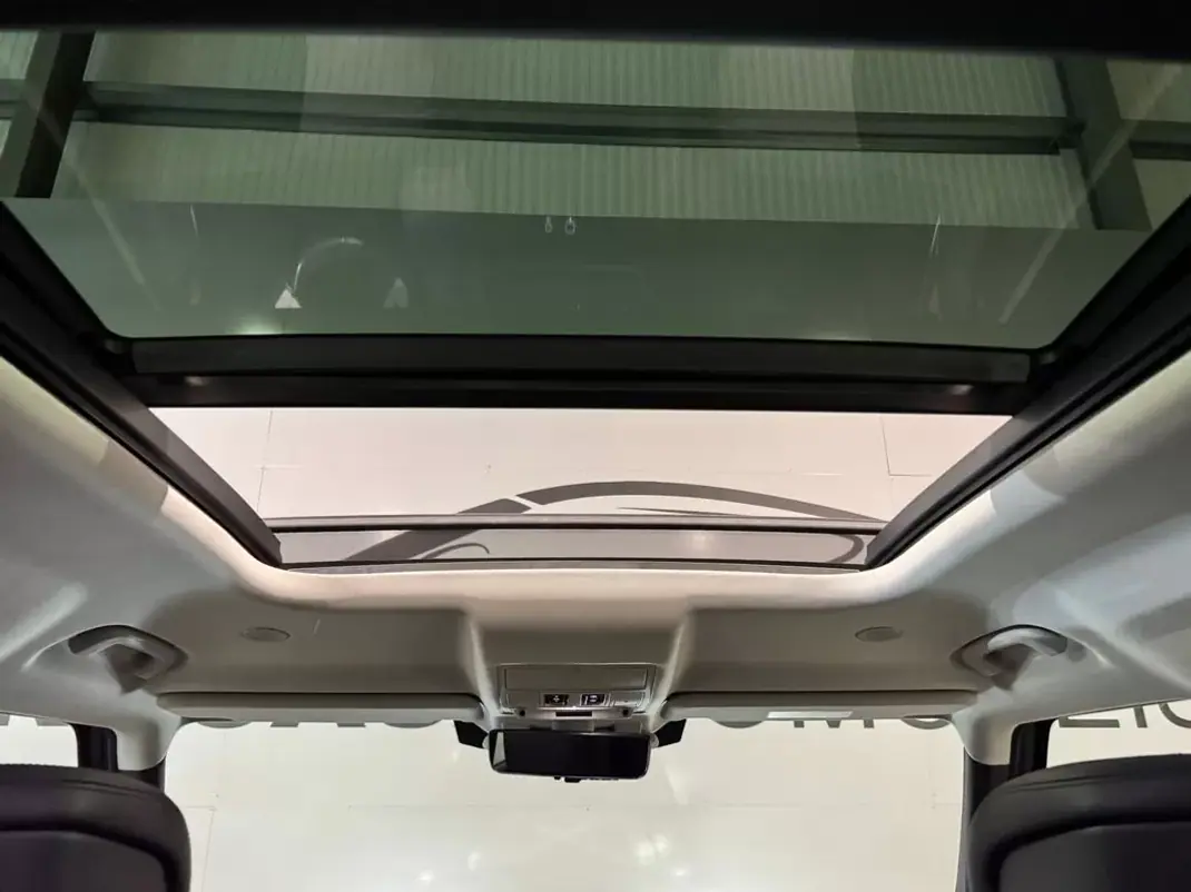 Land Rover Defender 2020 - 89900 EUR, 121000 km - 121000km - foto 31 de 60