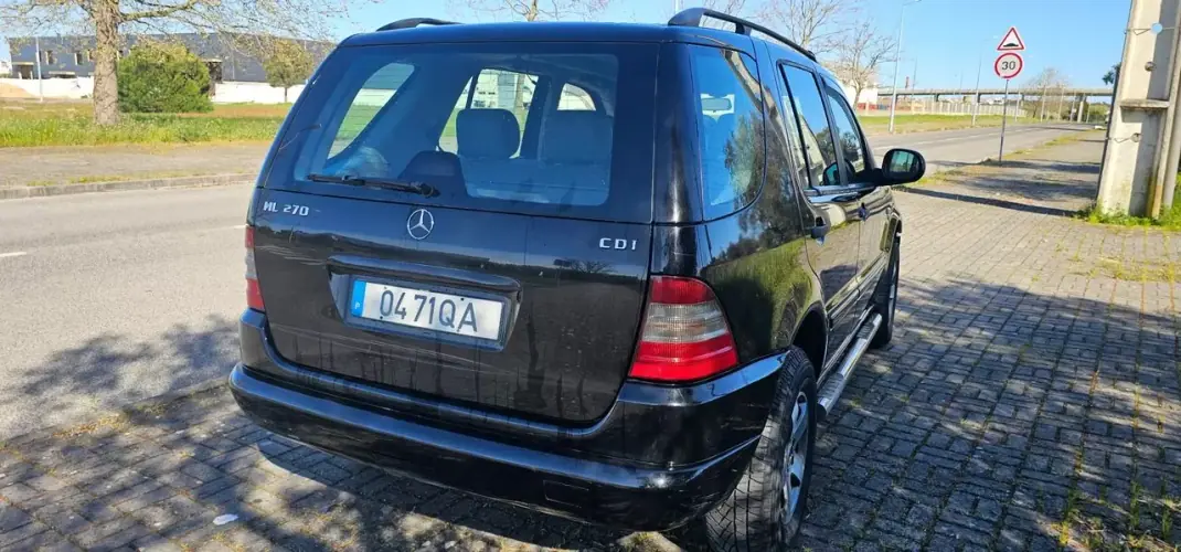 Mercedes-Benz ML 270 2000 - 6990 EUR, 266000 km - AUTO.MOTO.pt - 266000km - foto 11 de 22