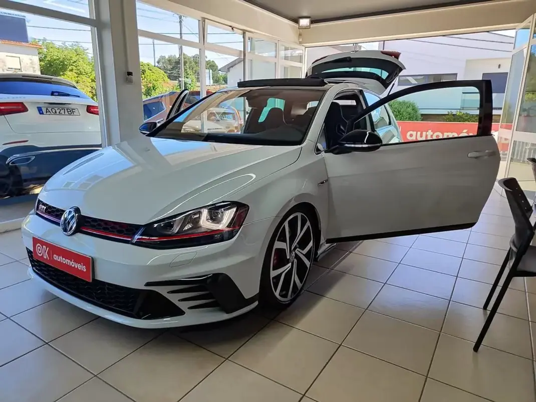 Volkswagen Golf 2017 - 30750 EUR, 76500 km - AUTO.MOTO.pt - 76500km - foto 21 de 35
